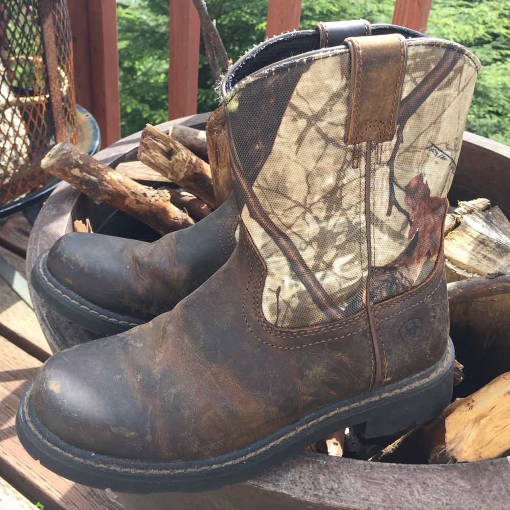 Youth Ariat Camo boots