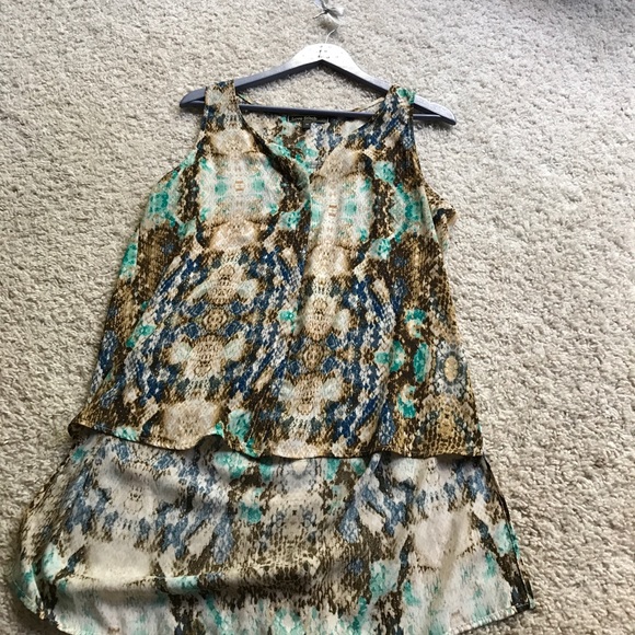 Size M // High Low Tank - Picture 2 of 3