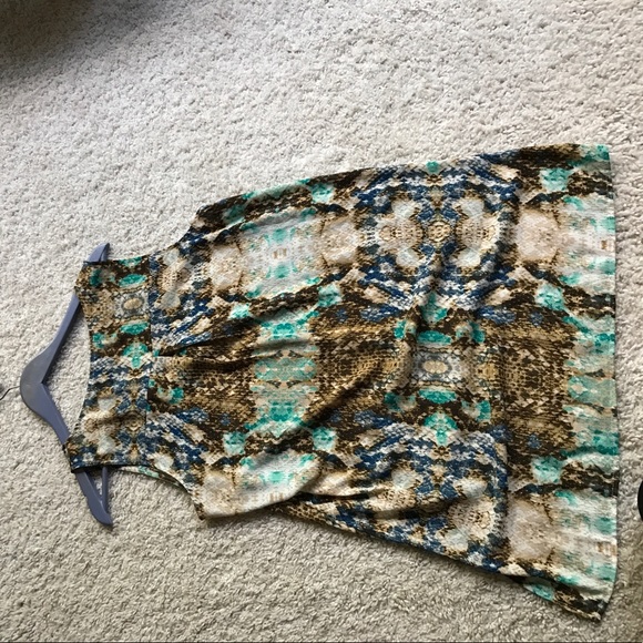 Size M // High Low Tank - Picture 3 of 3