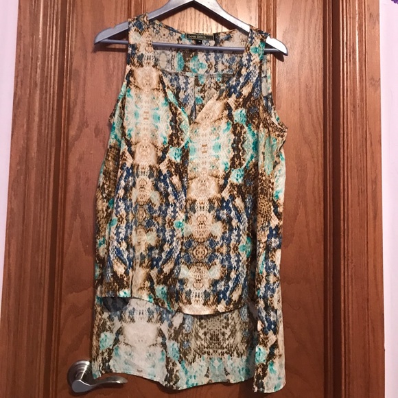 Size M // High Low Tank - Picture 1 of 3