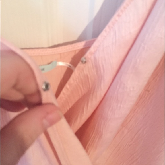 V-Neck Criss Cross Crop Top Tank - Picture 6 of 7