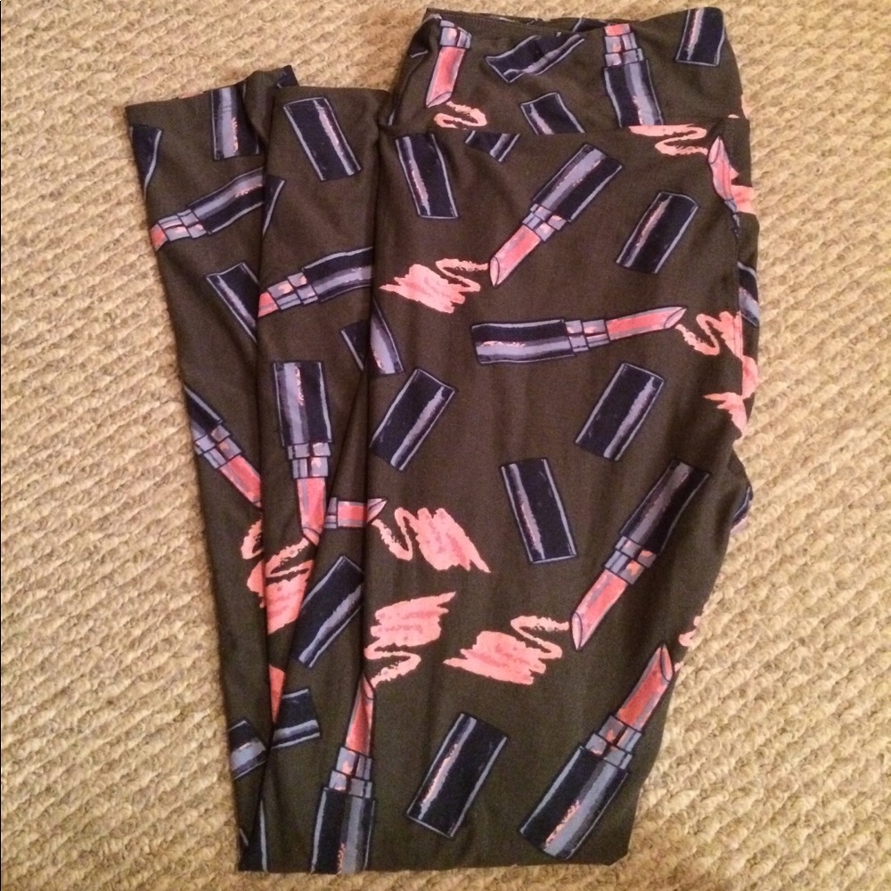 LuLaRoe tall and curvy lipstick leggings.