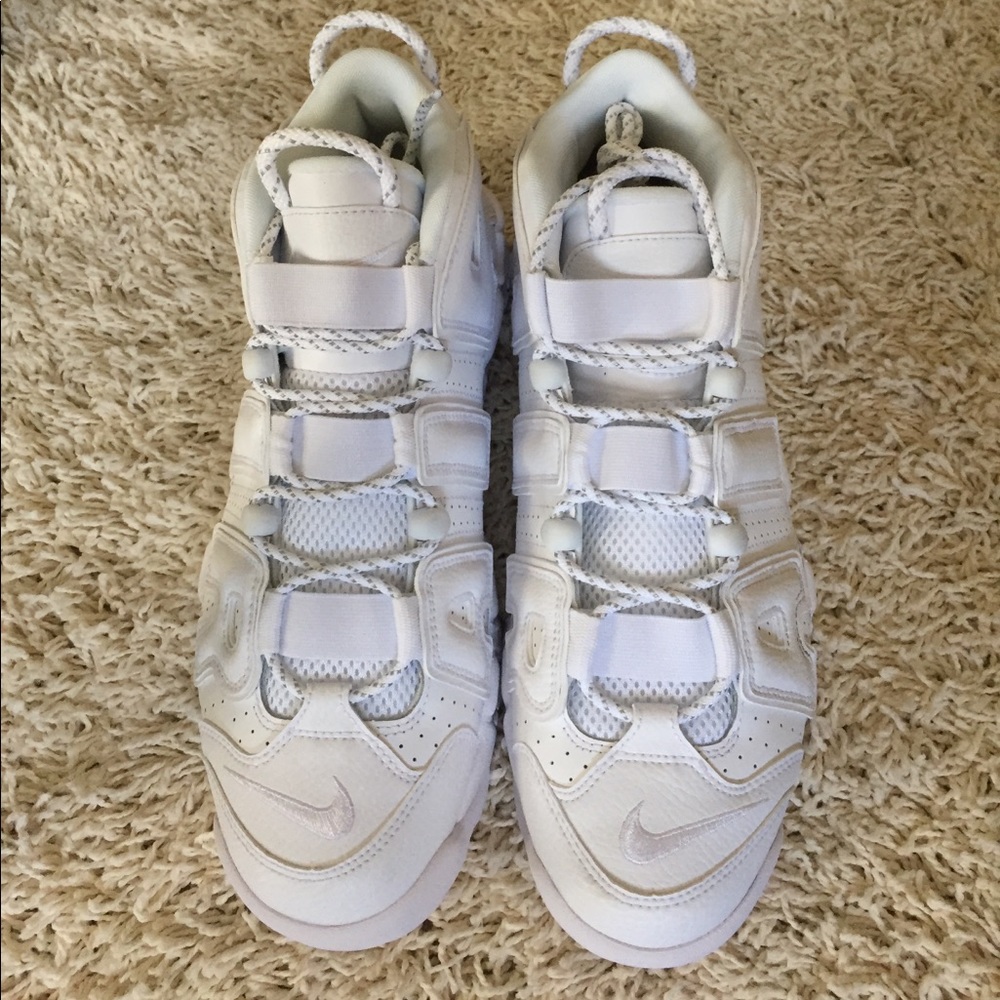 💧SOLD💧triple white air more uptempo '96