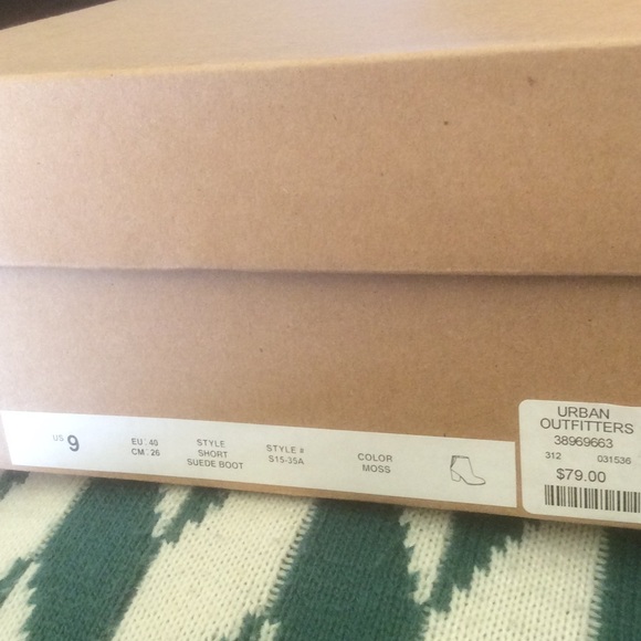 Urban Outfitters Moss Short Suede Boots - Picture 7 of 7