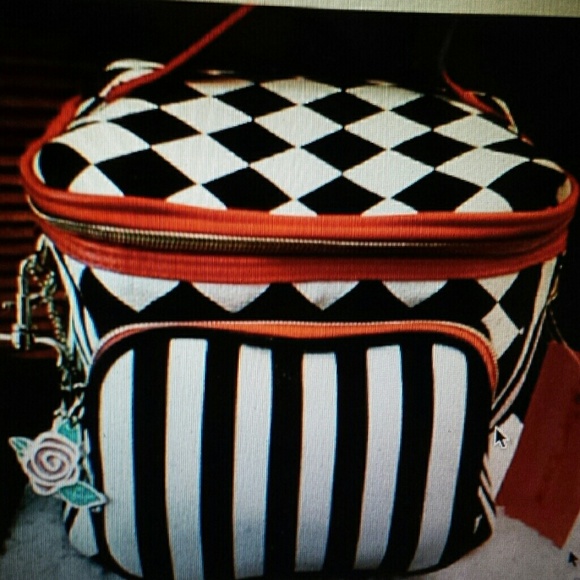 Betsy Johnson Handbags - Betsy Johnson NWT Cargo Lunch Tote