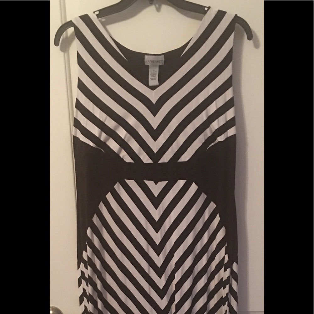 Black and white sleeveless Maxi Dress