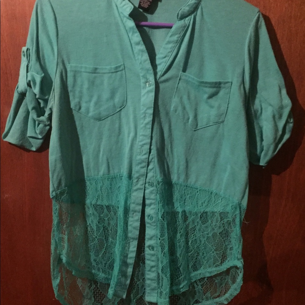 Cute button up top :)