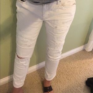 Sz 8 white distressed jean capris