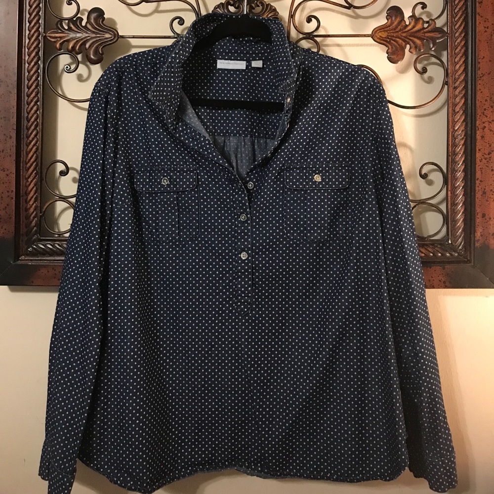 X-Large polka dot blue shirt.