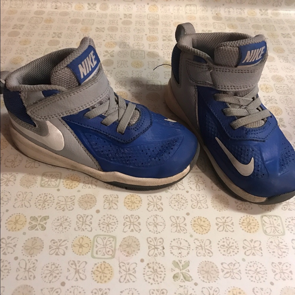 Toddler boys Nike tennis shoes