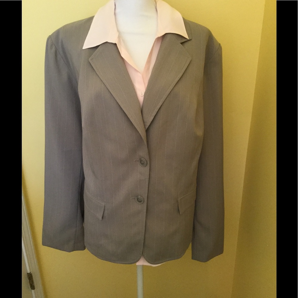 Feminine Styled Gray Blazer