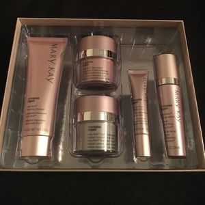 Mary Kay TimeWise Repair Volu-Firm set