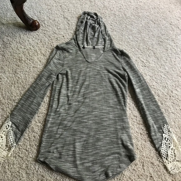 Green/Cream Long Sleeve with Lace Cuffs - Picture 2 of 3