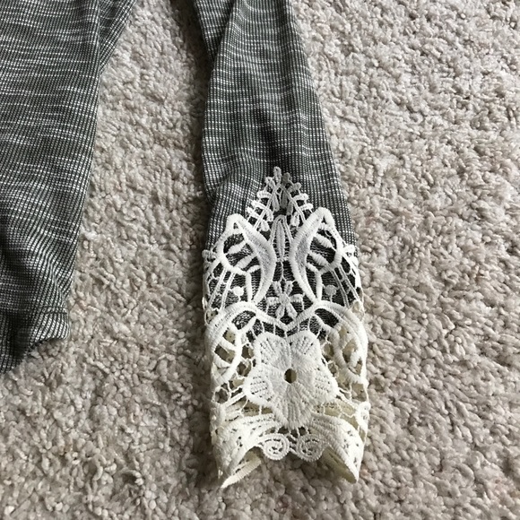 Green/Cream Long Sleeve with Lace Cuffs - Picture 3 of 3