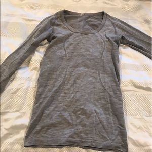 Lululemon yoga shirt