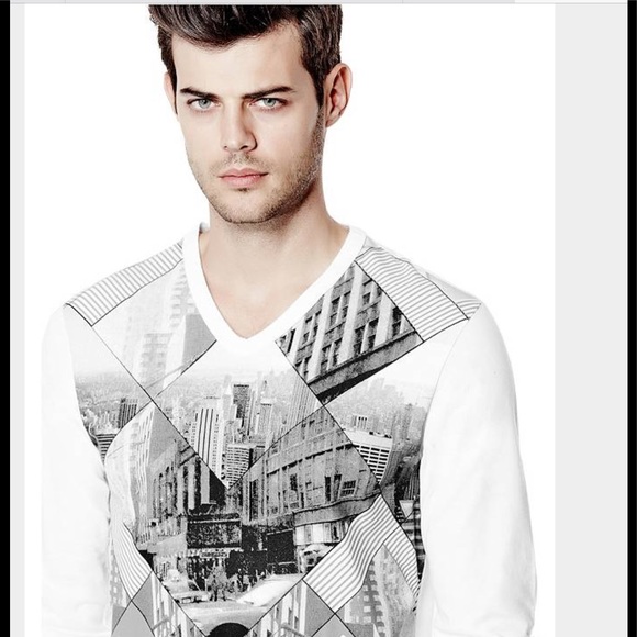 GUESS KEISON LONG-SLEEVE V-NECK TEE - Picture 1 of 3