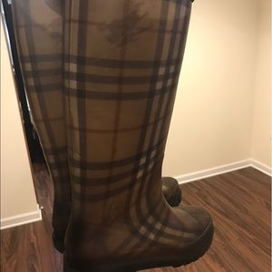 Burberry rainboots
