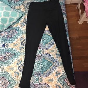 Lularoe Tall and Curvy BLACK leggings🦄