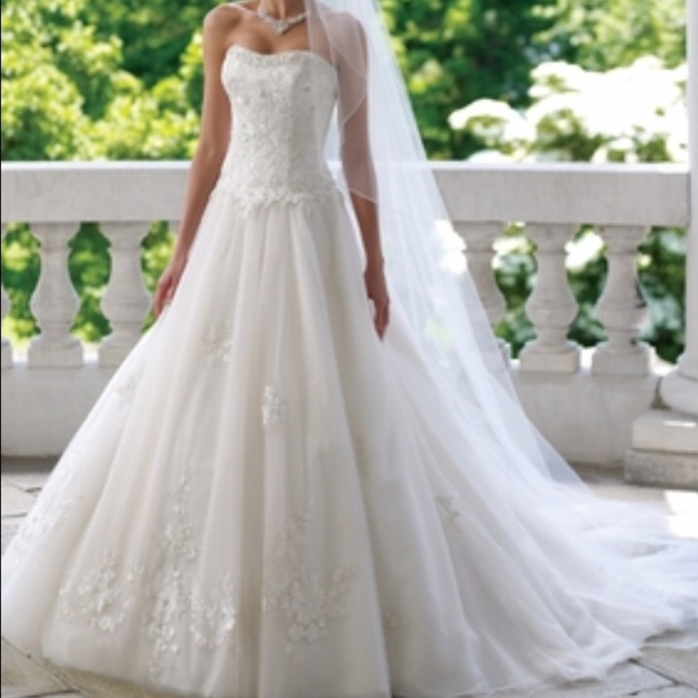 Wedding dress size 8 ball gown