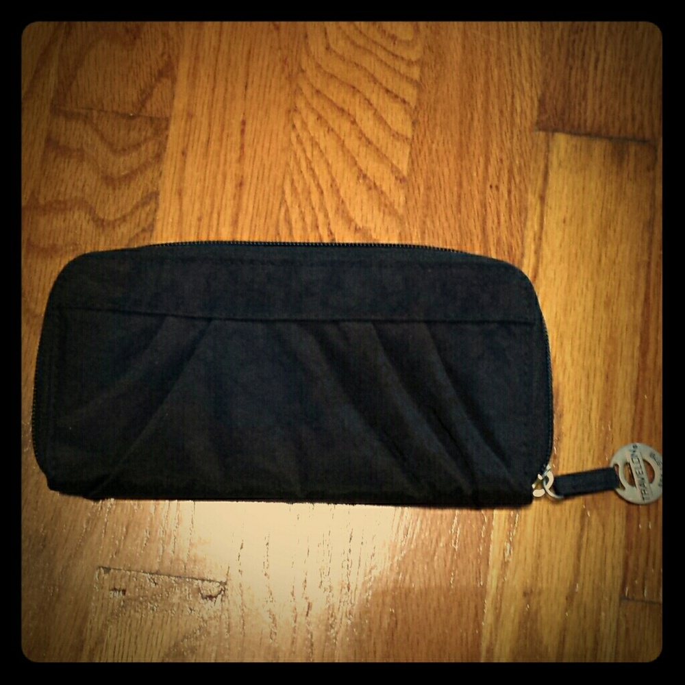 Travelon Black Clutch Wallet