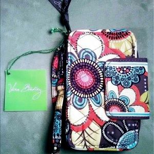 VERA BRADLEY SMARTPHONE WRISTLET FLOWER SHOWER