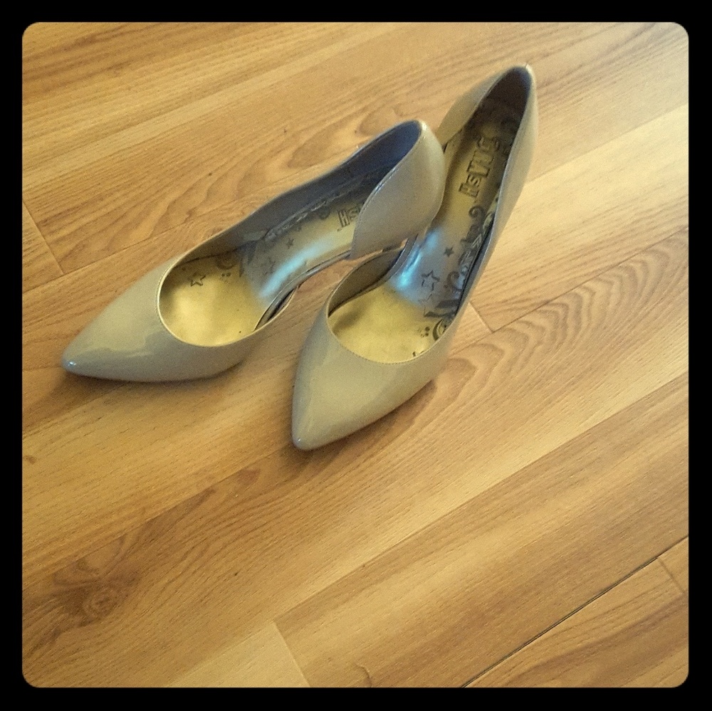 Size 11 beige pumps