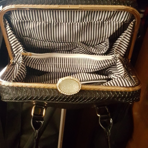 Classy Stud Top Handbag - Picture 4 of 4