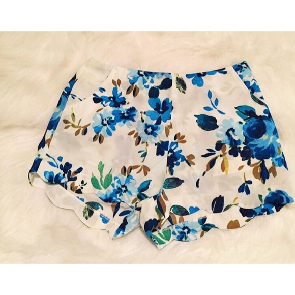 Floral Print Shorts - Picture 3 of 4