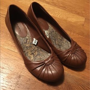 Cute brown wedges! EUC! Size 7.5