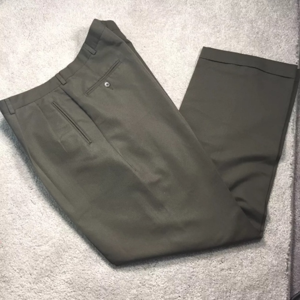HAGGAR Collection  Dress Pants Size 38x32 Green