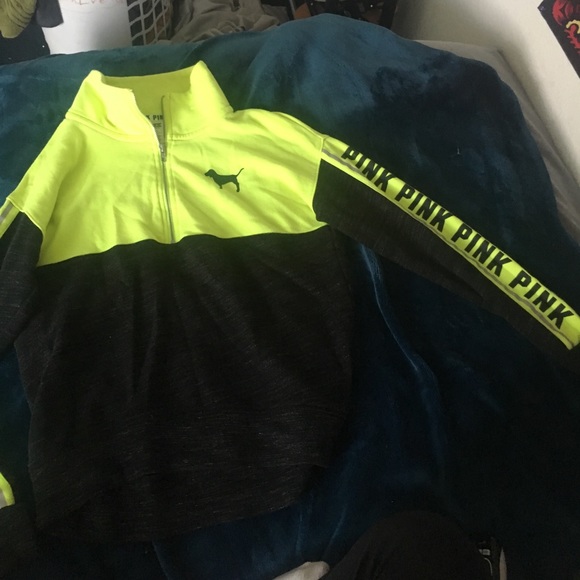 VS Pink Half-Zip - Picture 4 of 5