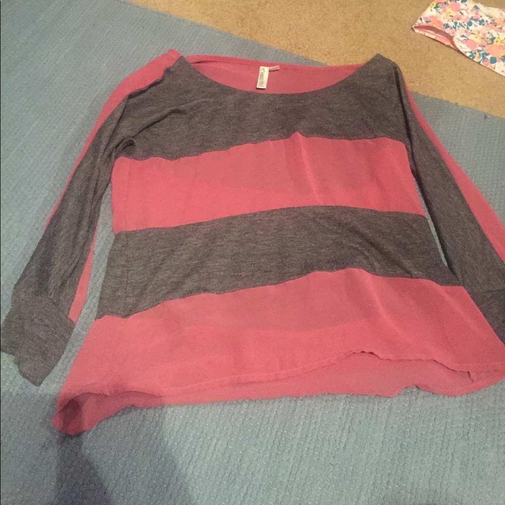 Hang Ten long sleeve shirt Size: S