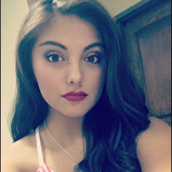 Meet your Posher, Emily - Picture 1 of 1