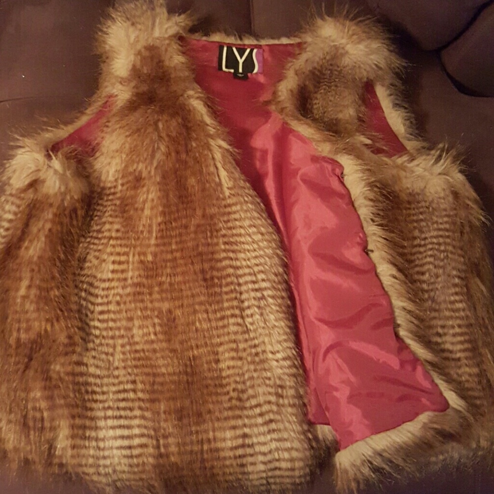 Plus size faux fur vest