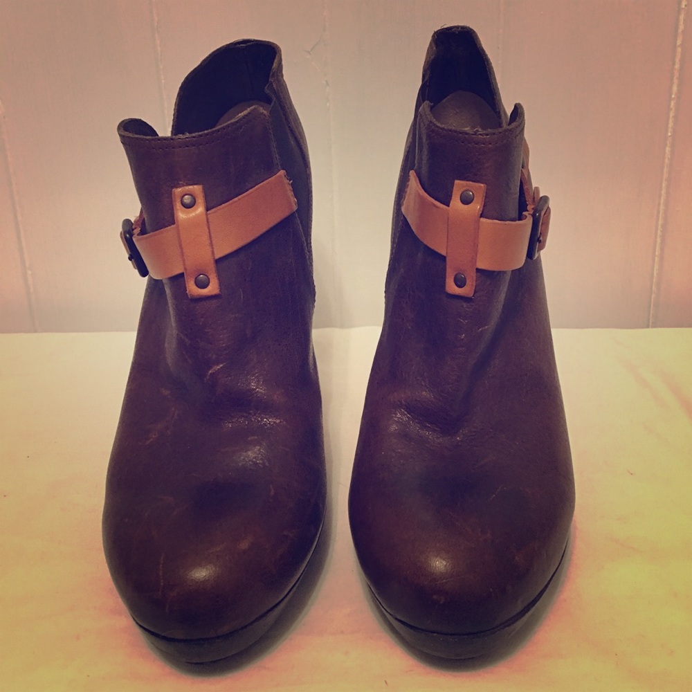 UGG Alessia Brown Heel Booties