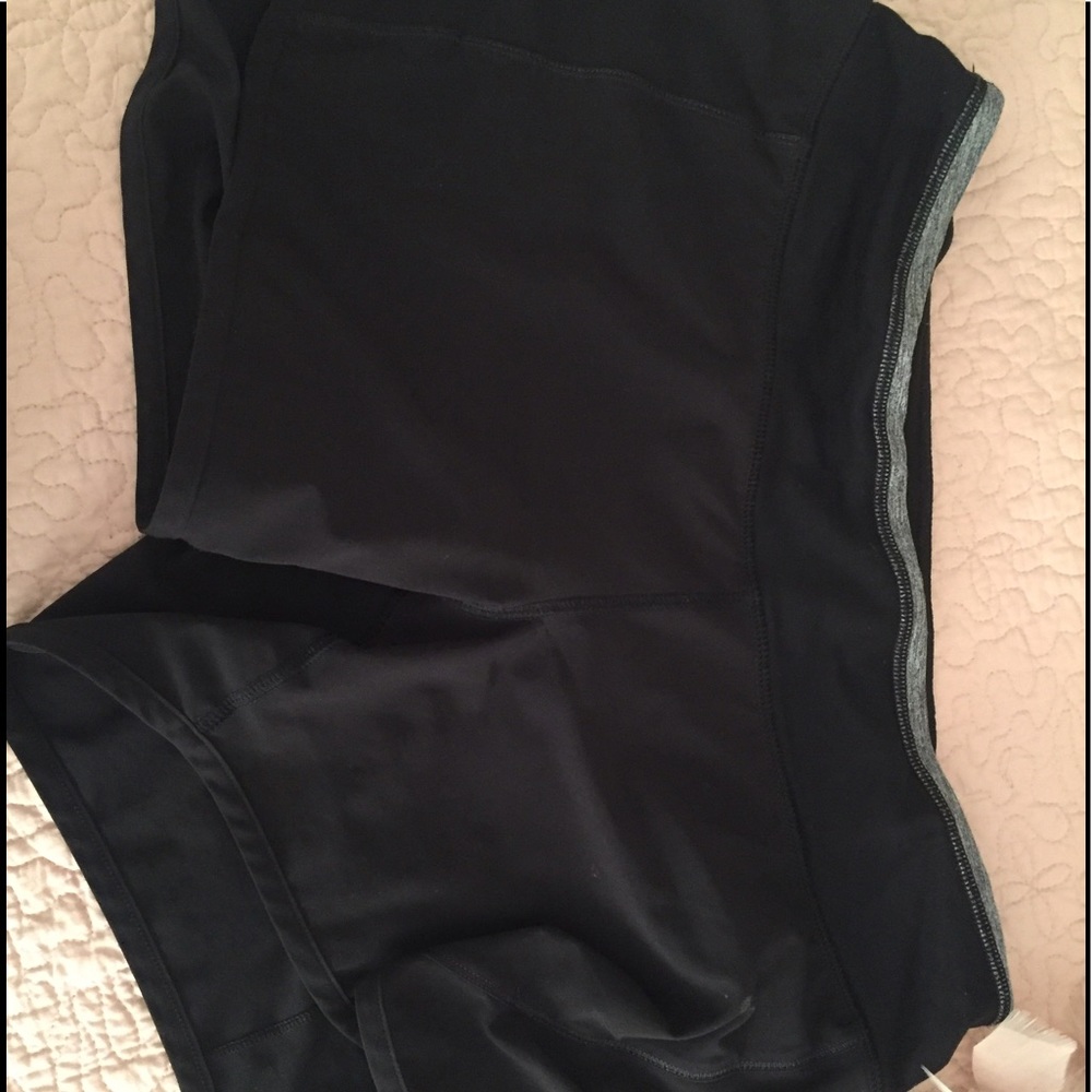 Lululemon black run shorts size 4