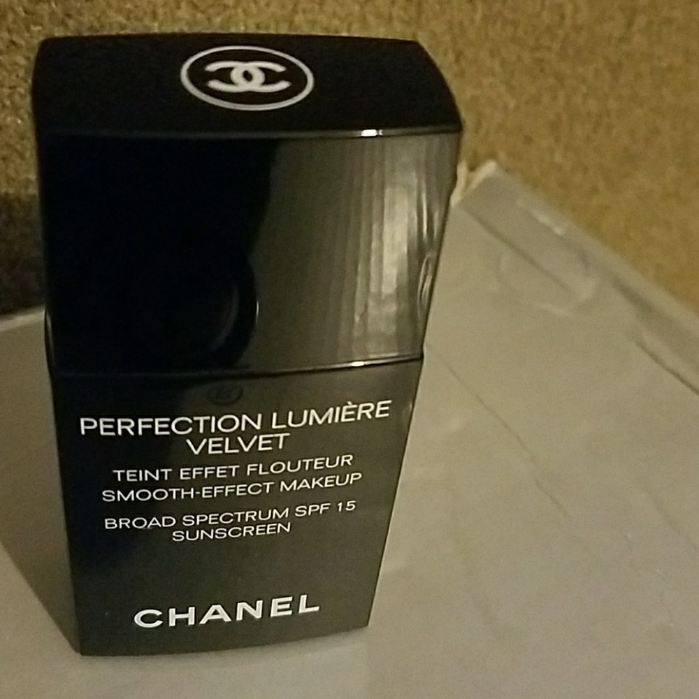 Chanel Perfection Lumiere Velvet 10 Beige