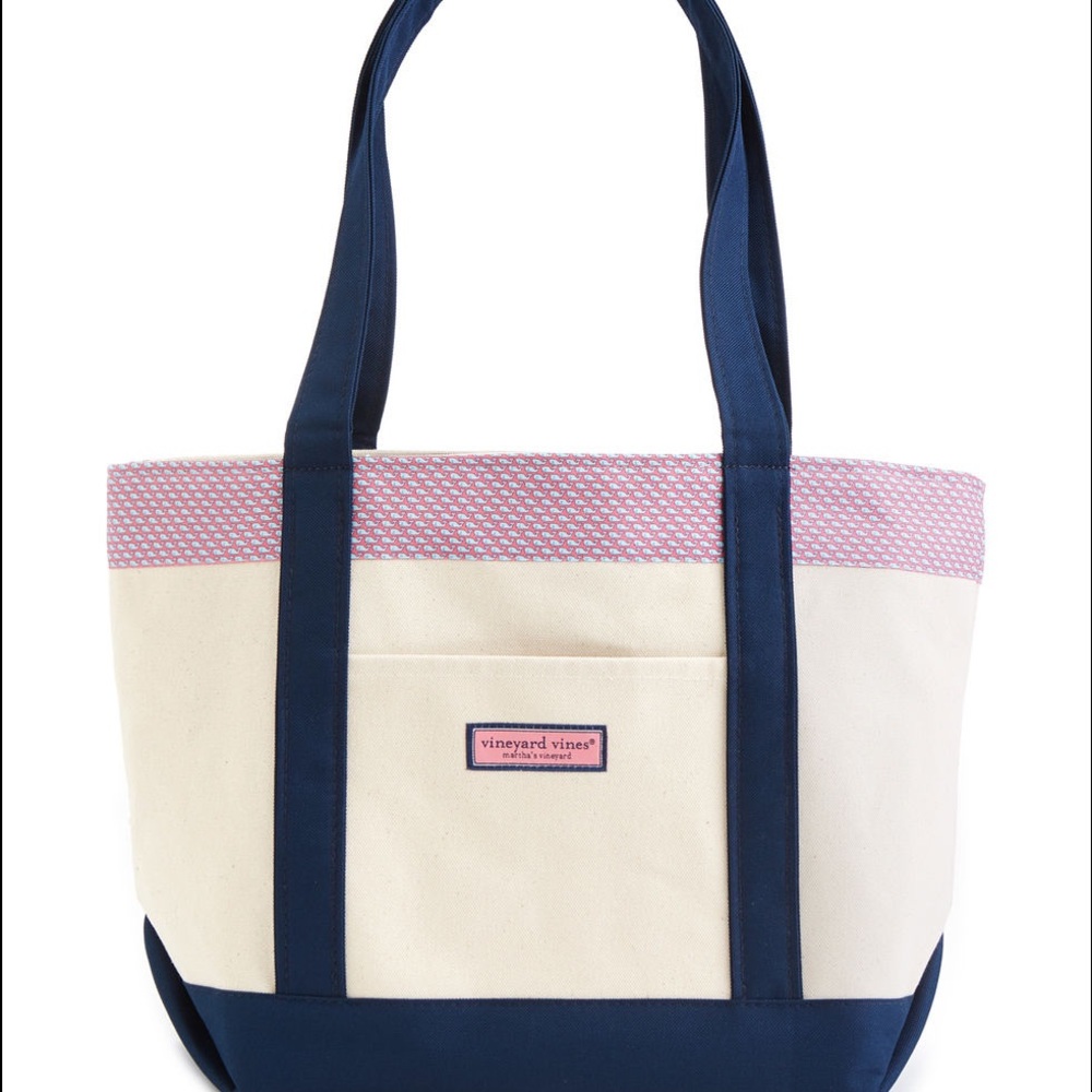 Vineyard Vines classic tote in seashell blue!
