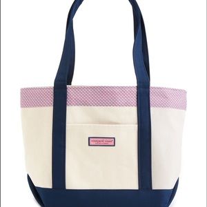 Vineyard Vines classic tote in seashell blue!