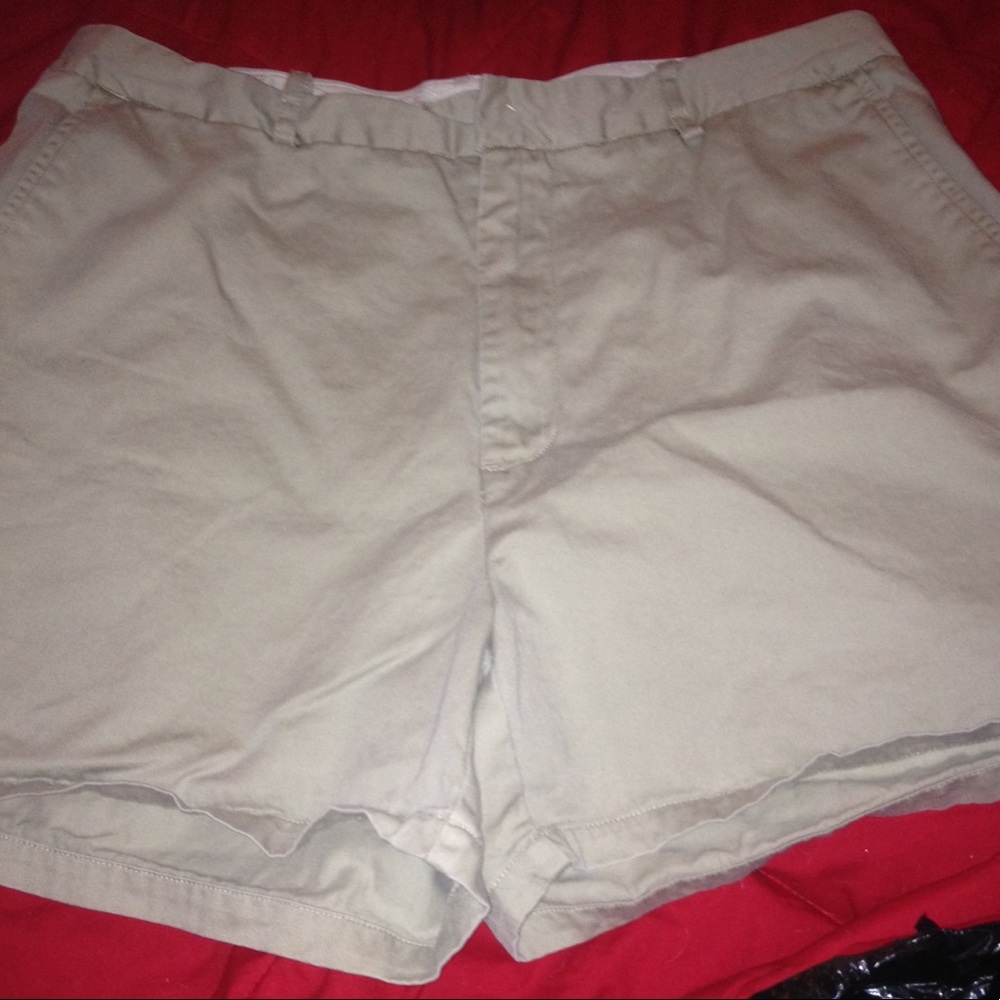 Gap Khaki shorts
