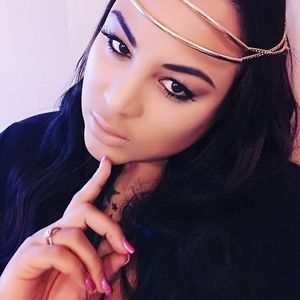 Meet your Posher, Ebony raquel