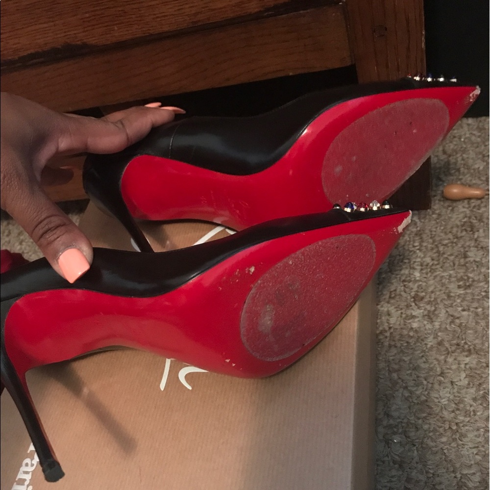 Christian louboutin size 40 fits a 8-8.5 Us