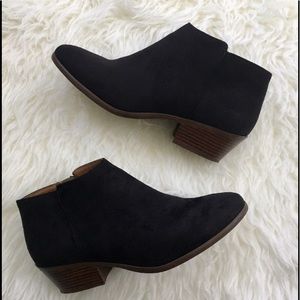 BLACK BOOTIES