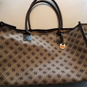 Dooney & Bourke extra large tote bag