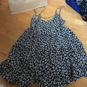 Trapeze dress, open back.