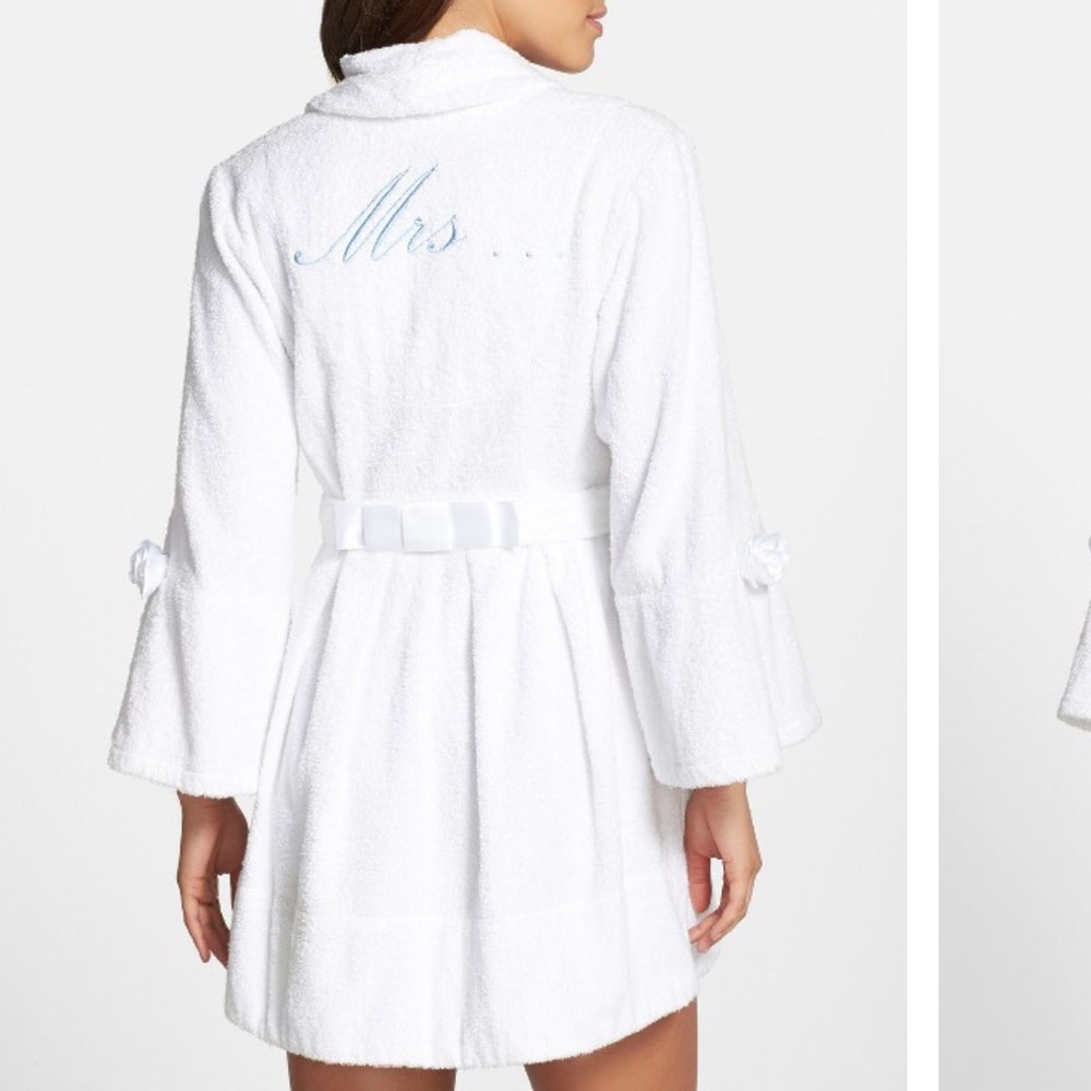 🎉SALE🎉 Betsey Johnson Blue Mrs. Embroidered robe