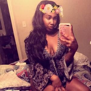 Meet your Posher, Latoya