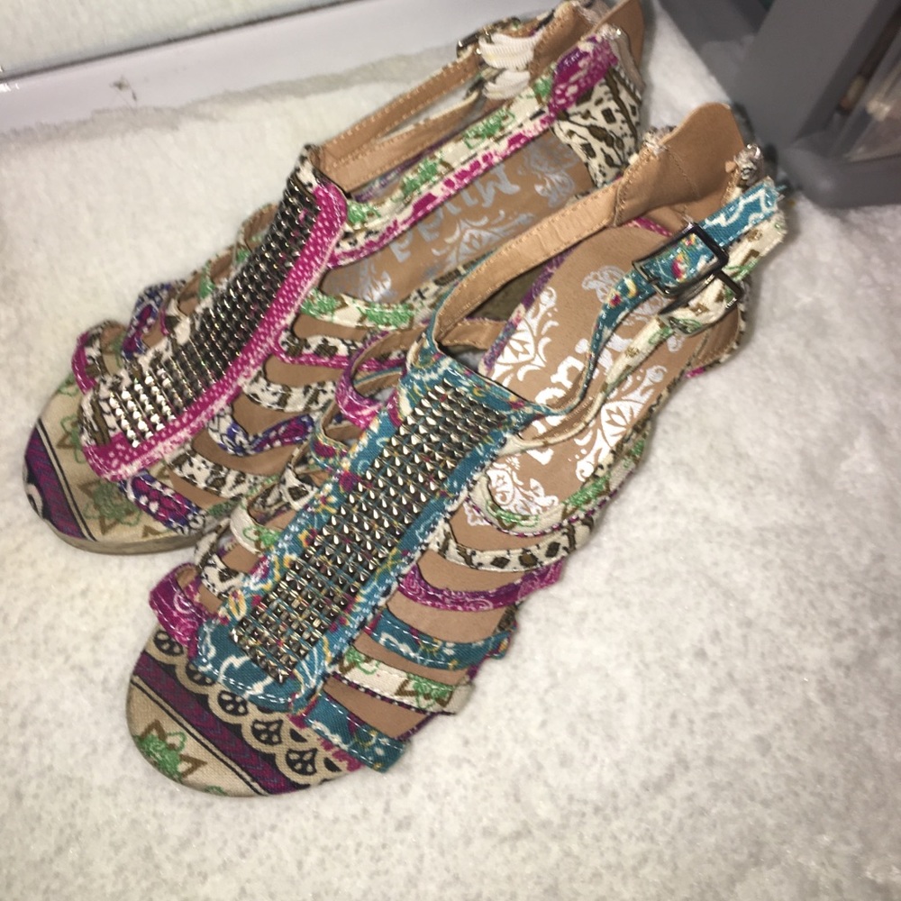 Multi colored Wedges women size 7! Perfect shoe!