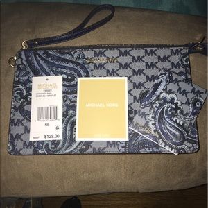 Excellent condition MK LG Wristlet with tags