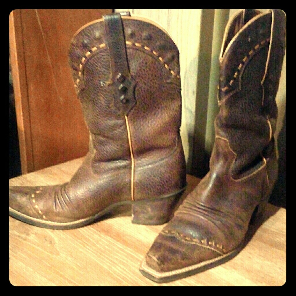 MAKE ME AN OFFER! Ariat Cowboy Boots